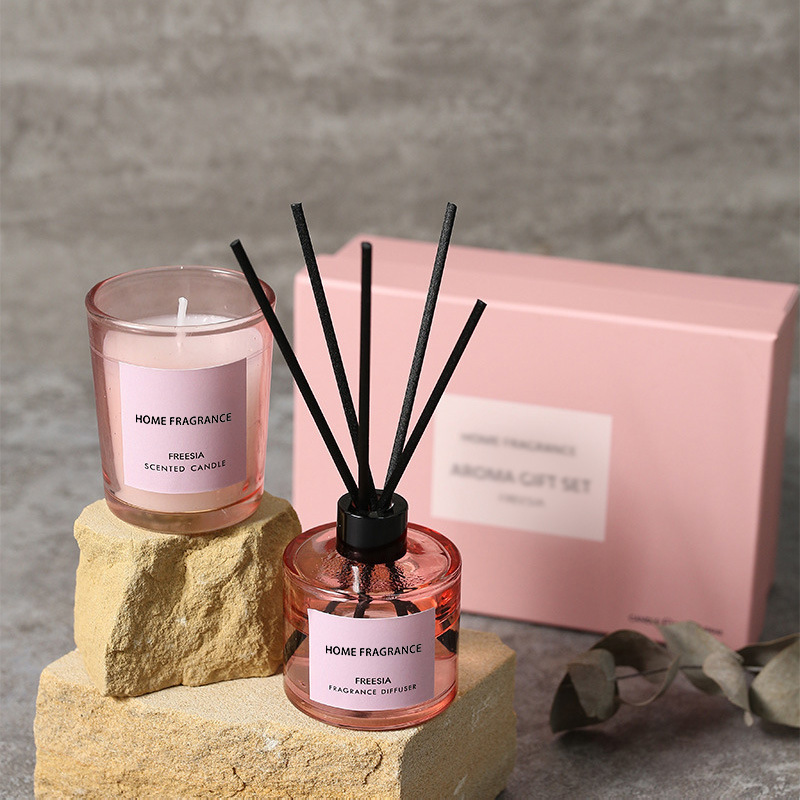Home Fragrance Reeds - Zestaw prezentowy: dyfuzor zapachowy i świeca